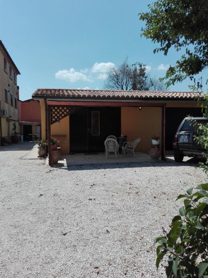 Ostra Vetere Casa Vacanze Angelica מראה חיצוני תמונה