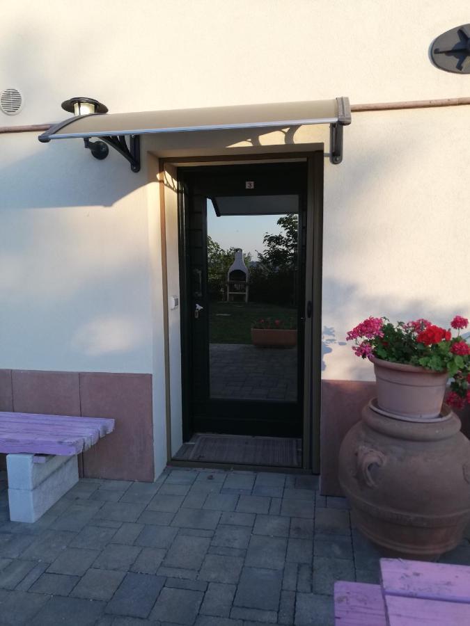 Ostra Vetere Casa Vacanze Angelica מראה חיצוני תמונה